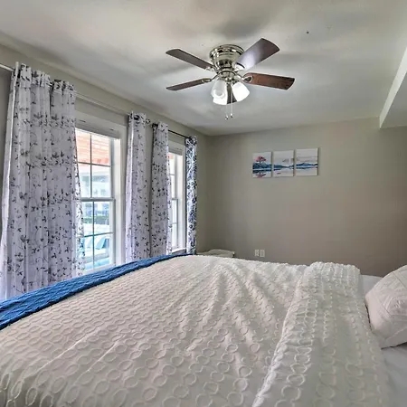 Spacious Granbury Home With Lakefront Outdoor Oasis!